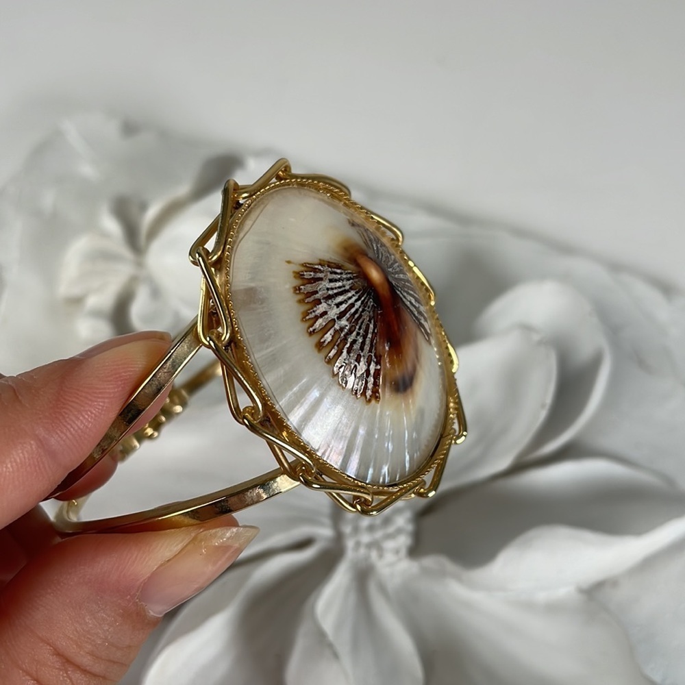 Shell Dove Clamp Style Bangle - Picture 5 of 15